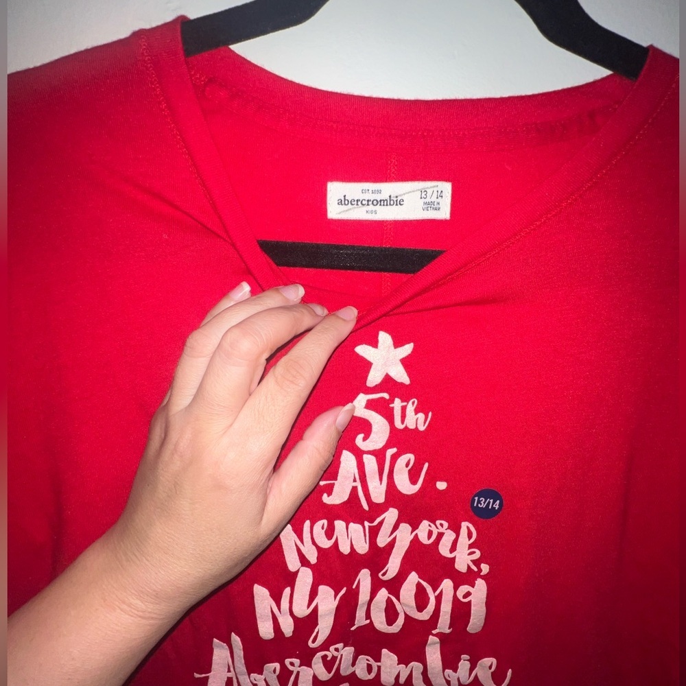 Abercrombie & Fitch Red Graphic T-Shirt Girls 13/14 and 9/10‎ - Picture 3 of 4